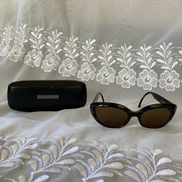 Ellen Tracy Sunglasses and case - Picture 1 of 4